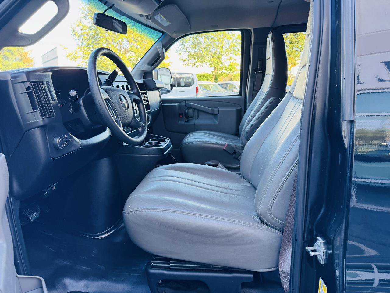 Used 2020 GMC Savana 3500 LS RWD image 15