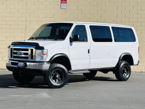 Used 2009 Ford E-350 and Econoline 350 XLT RWD image 3