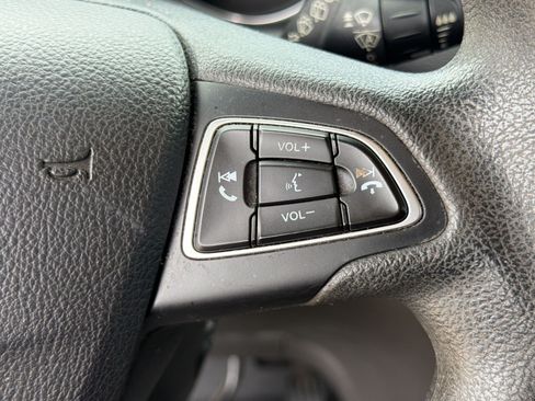 Used 2019 Ford Escape SE FWD image 18