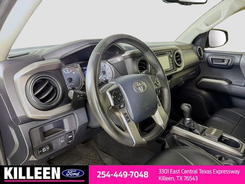 Used 2018 Toyota Tacoma SR5 RWD image 10
