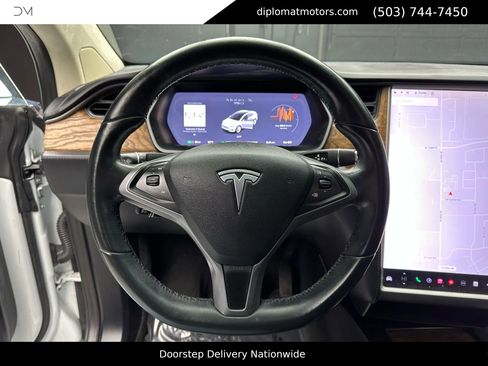 Used 2018 Tesla Model X 75D image 24