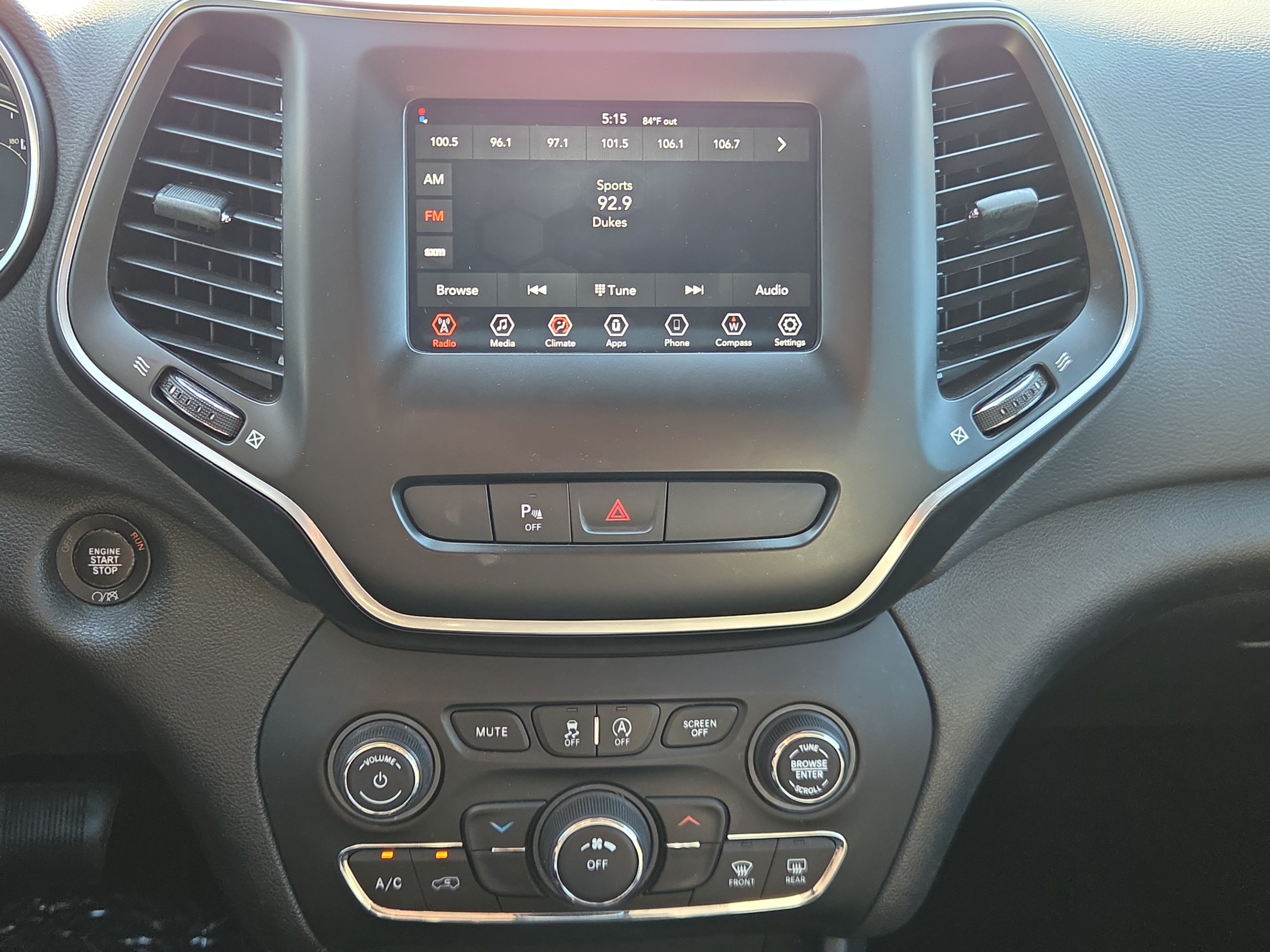 Used 2019 Jeep Cherokee Latitude Plus FWD image 16