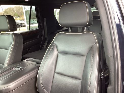 Used 2021 Chevrolet Tahoe Premier w/ Premium Package image 12