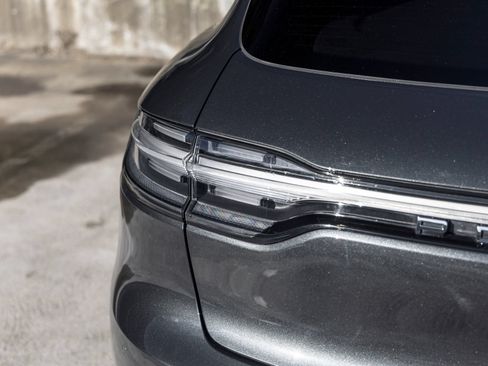Certified 2026 Porsche Macan AWD/4WD image 18