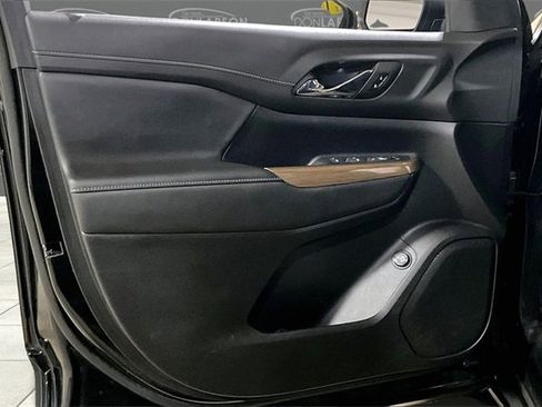 Certified 2023 GMC Acadia SLE w/ Driver Convenience Package image 11