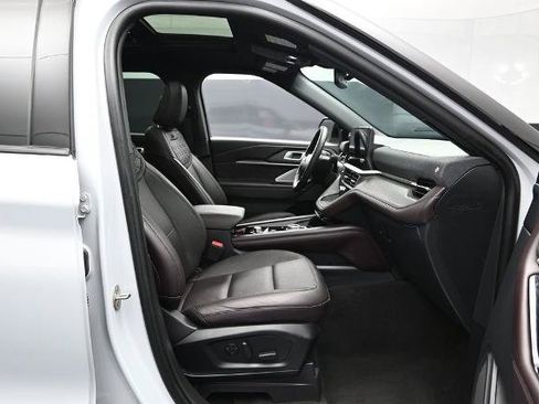 Certified 2025 Ford Explorer Platinum w/ LUX Leather Package AWD/4WD image 19