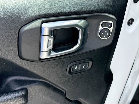 Used 2023 Jeep Wrangler Unlimited Sport image 19