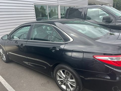 Used 2016 Toyota Camry SE FWD image 1