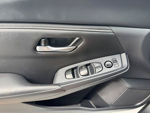 Used 2025 Nissan Sentra SV FWD image 20