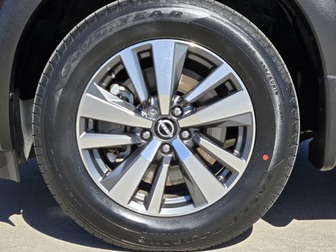 Used 2024 Nissan Pathfinder SL image 16