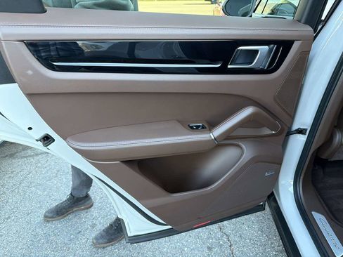 Used 2021 Porsche Cayenne Coupe image 13