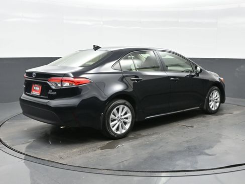 Used 2024 Toyota Corolla LE image 6