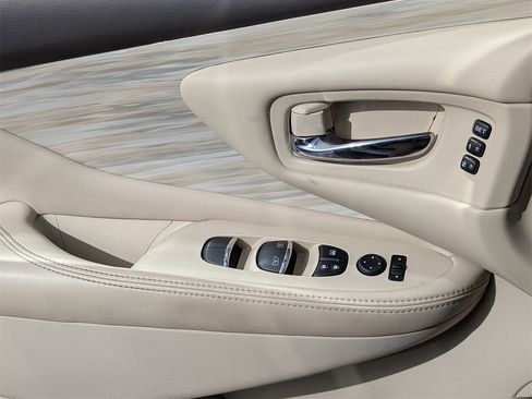 Used 2018 Nissan Murano SL w/ Moonroof Package image 25