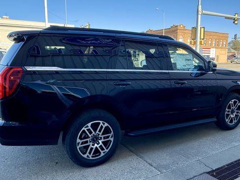 New 2025 Ford Expedition Active image 5