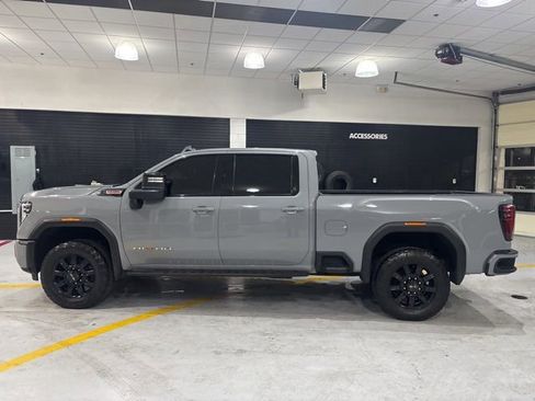 Used 2025 GMC Sierra 2500 AT4 w/ AT4 Premium Plus Package AWD/4WD image 5