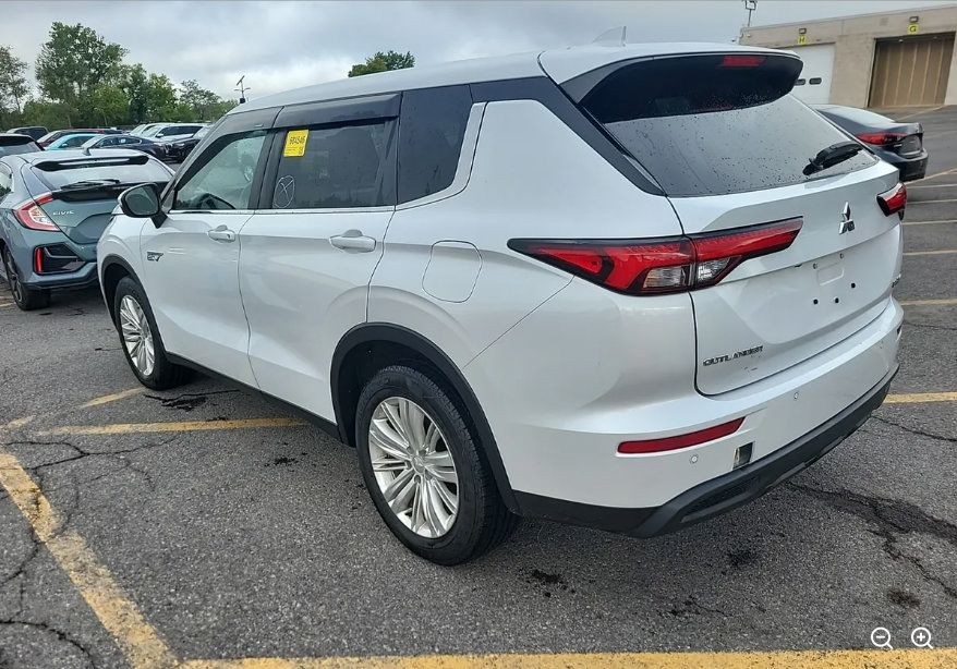 Used 2023 Mitsubishi Outlander ES AWD/4WD image 6