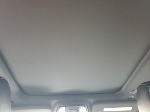 Used 2019 Jeep Grand Cherokee Limited w/ Luxury Group II image 18