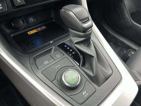 Used 2025 Toyota RAV4 XSE image 16