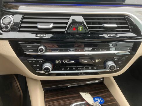 Used 2021 BMW 530i xDrive image 19