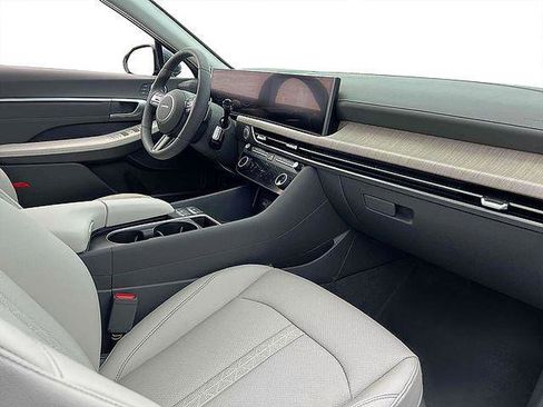 New 2025 Hyundai Sonata Limited FWD image 17