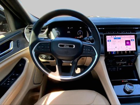 Used 2024 Jeep Grand Cherokee L Limited RWD image 6