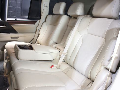 Used 2019 Lexus LX 570 4WD image 34