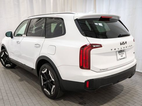 Certified 2024 Kia Telluride S w/ S Sunroof Package image 3