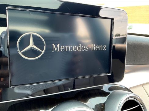 Used 2018 Mercedes-Benz C 300 4MATIC Sedan image 38