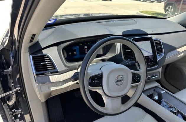 Used 2024 Volvo XC90 T8 Plus w/ Protection Package Premier AWD/4WD image 4