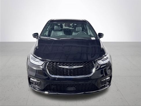 New 2026 Chrysler Pacifica Limited image 3