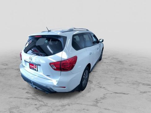Used 2017 Nissan Pathfinder S image 10