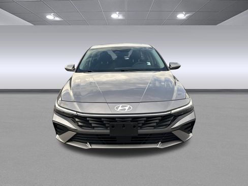 Used 2025 Hyundai Elantra SEL image 8