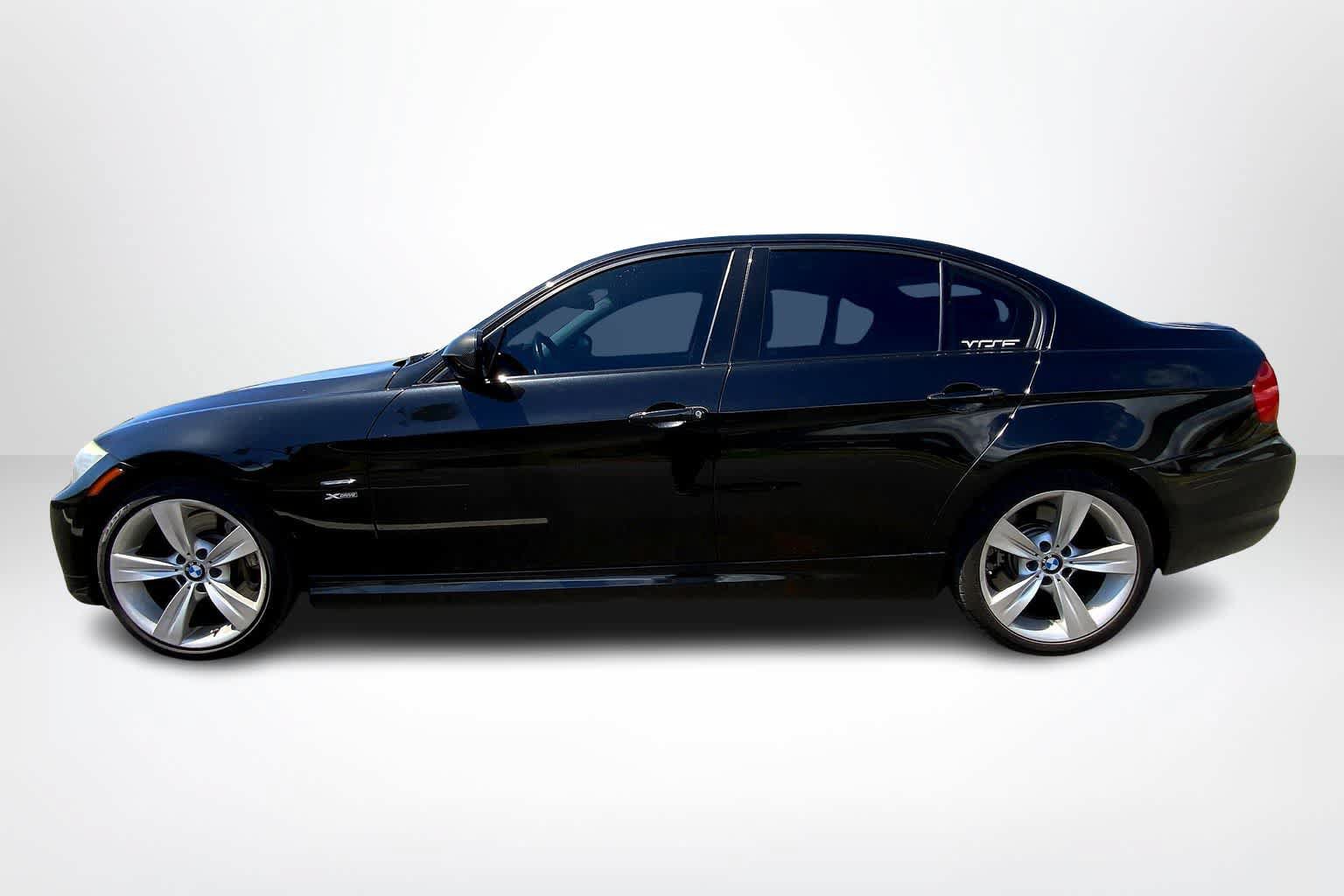 Used 2011 BMW 335i xDrive Sedan AWD/4WD image 3
