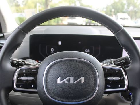 Used 2024 Kia Sorento SX FWD image 27