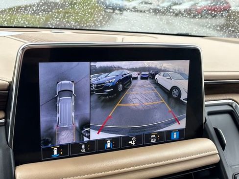 Used 2021 Chevrolet Tahoe Premier w/ Premium Package image 18