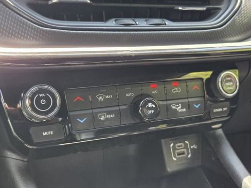 Used 2025 Jeep Compass Trailhawk AWD/4WD image 19