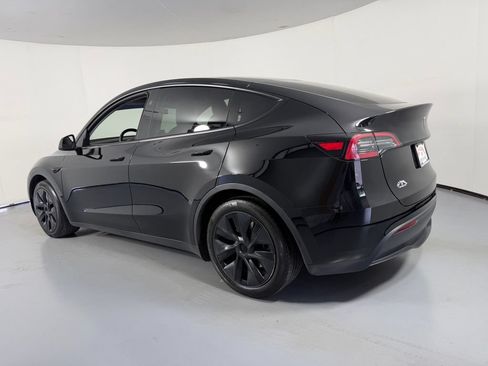 Used 2024 Tesla Model Y Long Range AWD/4WD image 7