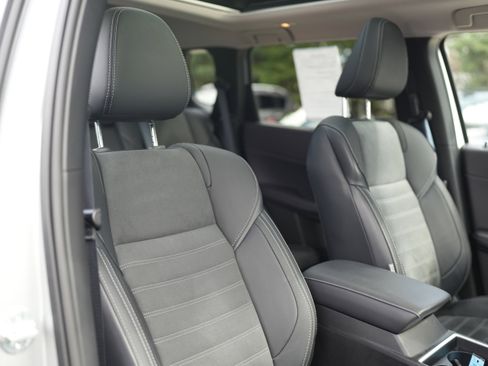 Used 2024 Mitsubishi Outlander AWD image 22