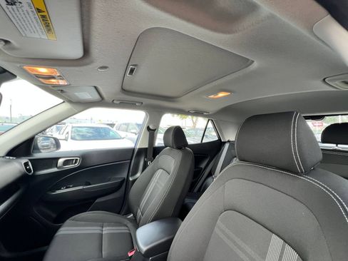 Used 2025 Hyundai Venue SEL FWD image 32