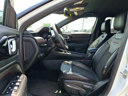 Used 2023 Jeep Compass Trailhawk AWD/4WD image 14