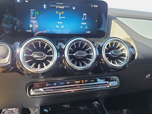 New 2026 Mercedes-Benz GLA 35 AMG 4MATIC image 23