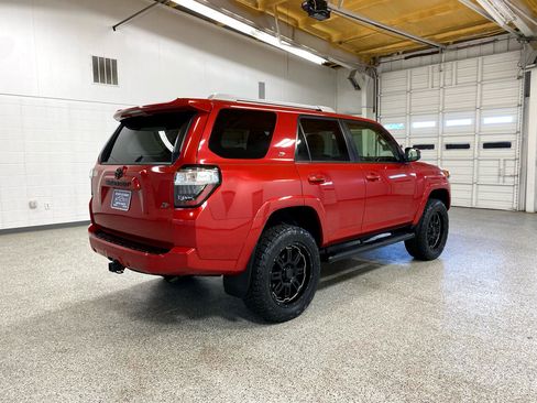 Used 2017 Toyota 4Runner SR5 image 4