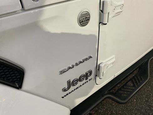 Used 2024 Jeep Wrangler Sahara image 11