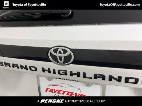 New 2026 Toyota Grand Highlander AWD image 19