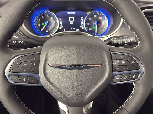 New 2026 Chrysler Pacifica Select image 15