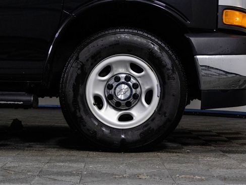 Used 2018 Chevrolet Express 3500 LT w/ LT Preferred Equipment Group image 40