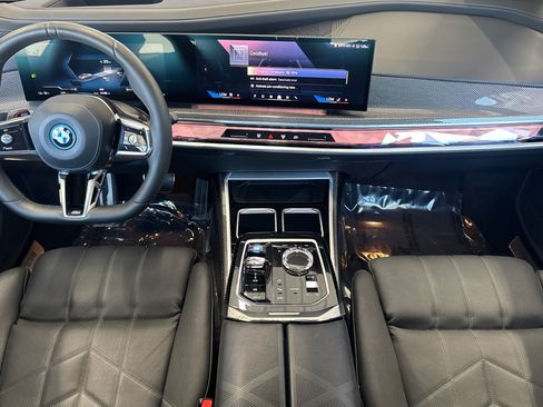 Used 2023 BMW i7 xDrive60 AWD/4WD image 15