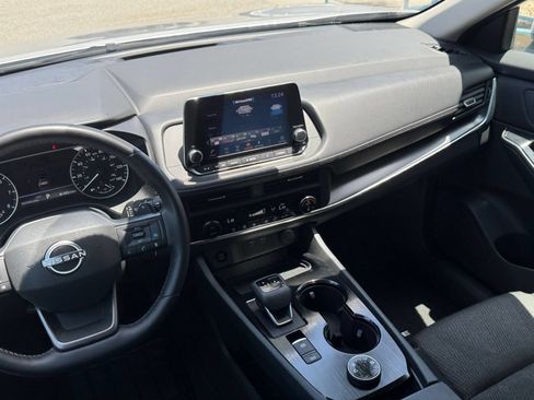 Used 2025 Nissan Rogue SV AWD/4WD image 19