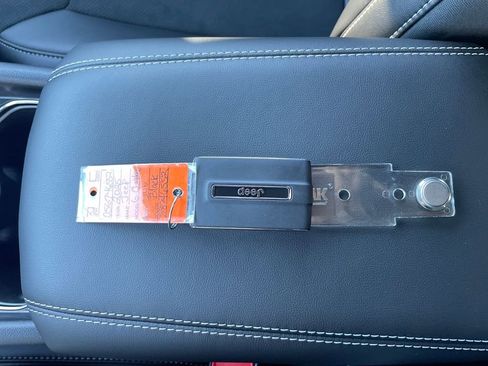 New 2025 Jeep Grand Cherokee L Altitude image 16