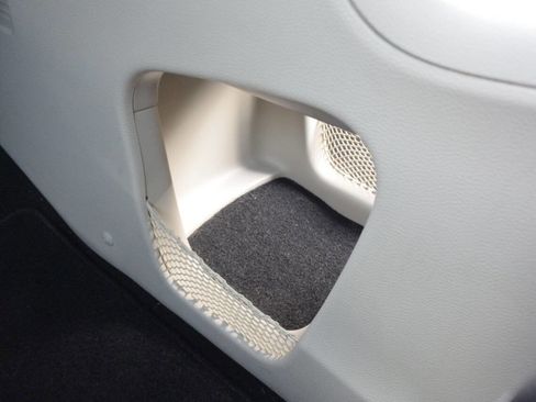 Used 2015 Dodge Grand Caravan SXT image 22